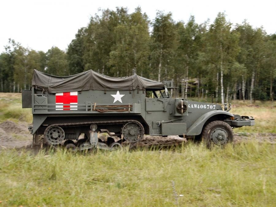  White M3 Half-Track Ambulance 1940 года  (фото 4 из 4)